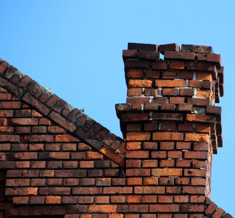 Damaged chimney on an Rockwood home showing cracks and missing mortar